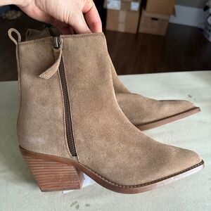 Suede boots